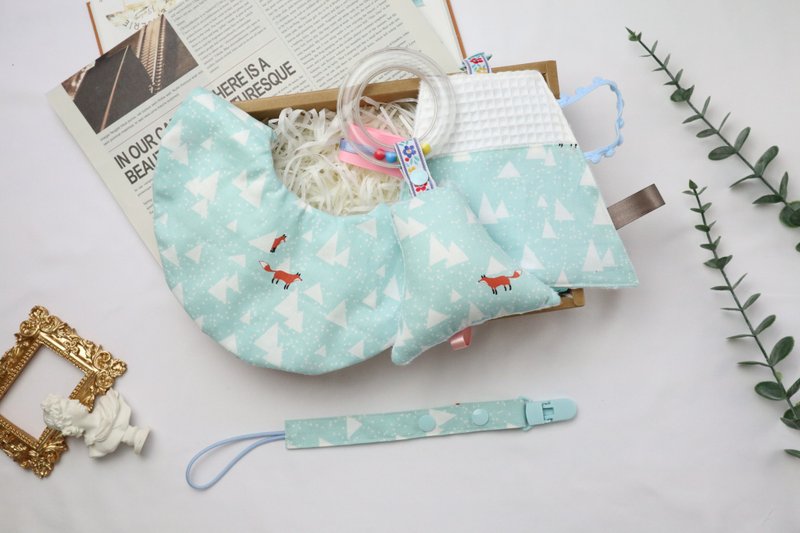 Miyue Gift Box│Six layers of gauze towel pacifier chain hand rattle:::Fox in the mountains - Baby Gift Sets - Cotton & Hemp Blue