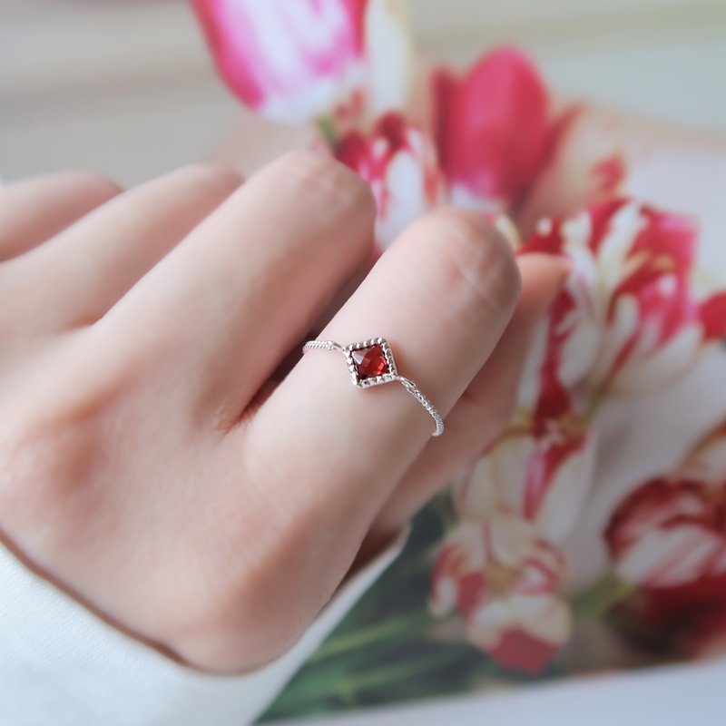 925 sterling silver square Stone chain ring adjustable free gift packaging - แหวนทั่วไป - เงินแท้ สีแดง