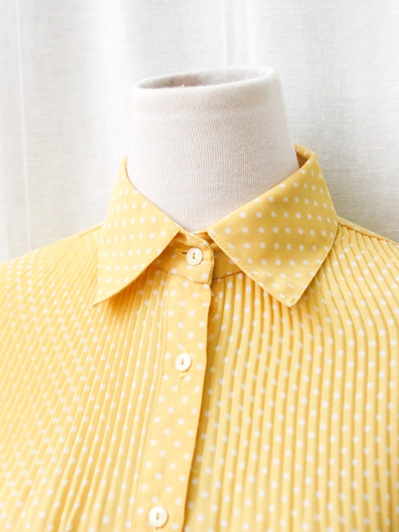 【RE0720T118】 Made in Japan sweet little bit goose yellow ancient shirt - Women's Shirts - Polyester Yellow