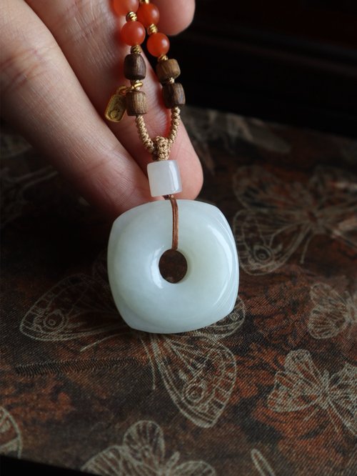 和田玉ペンダント☆証明書つき！黄皮平安扣☆現地専門店購入品