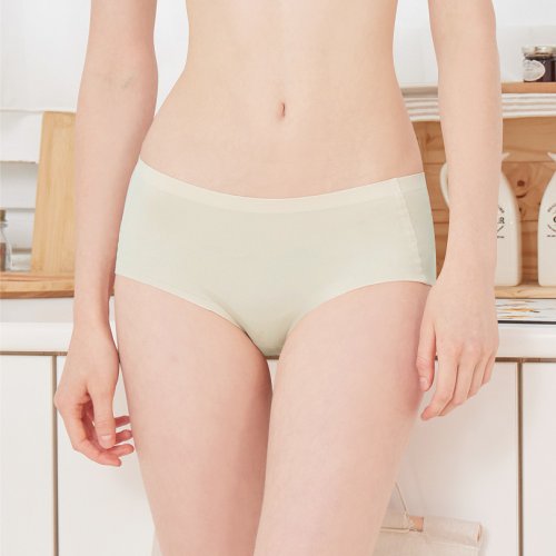 Clany可蘭霓內衣 伊柔EVEROY 無痕提臀包覆零著感 M-2XL/Q內褲 2226-61 淺灰