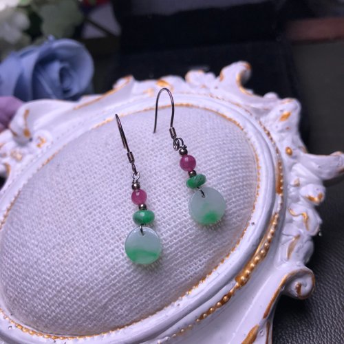 瓔珞珠寶盒 E.L.Jewelry Box 冰種飄綠花翡翠無事牌925純銀耳環 | 天然緬甸玉翡翠A貨| 送禮