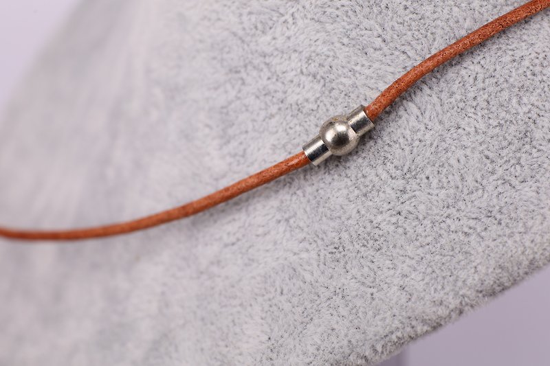 Leather strap with magnetic buckle - สร้อยคอ - หนังแท้ สีนำ้ตาล