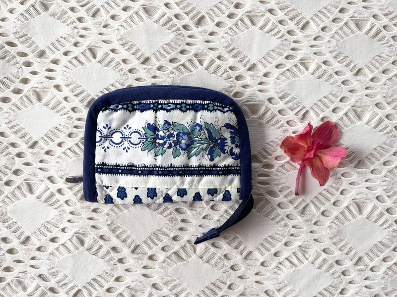 Caramel faux leather zip up short wallet with x stitch // cross stitch at front - 皮夾/長短夾/錢包 - 棉．麻 藍色