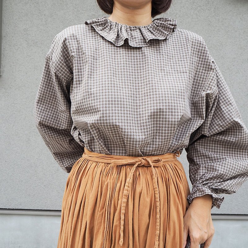 Mini check ruffle collar blouse with matching pochette - Women's Shirts - Cotton & Hemp Brown