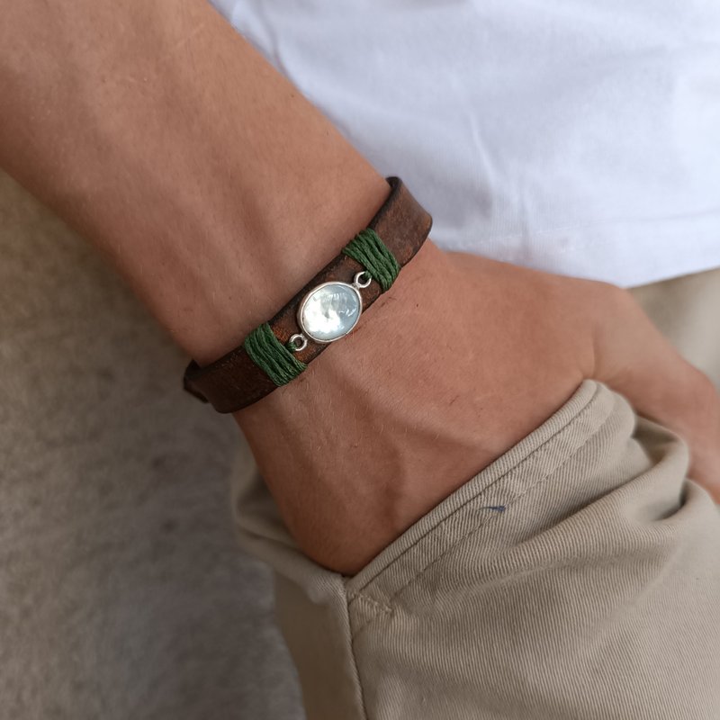 Lunar Pulse Leather Bracelet, Natural Moonstone on Sterling Silver Pendant - 手鍊/手環 - 真皮 咖啡色