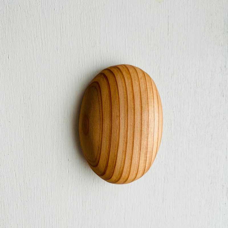elliptical wooden brooch0405 - เข็มกลัด - ไม้ สีนำ้ตาล