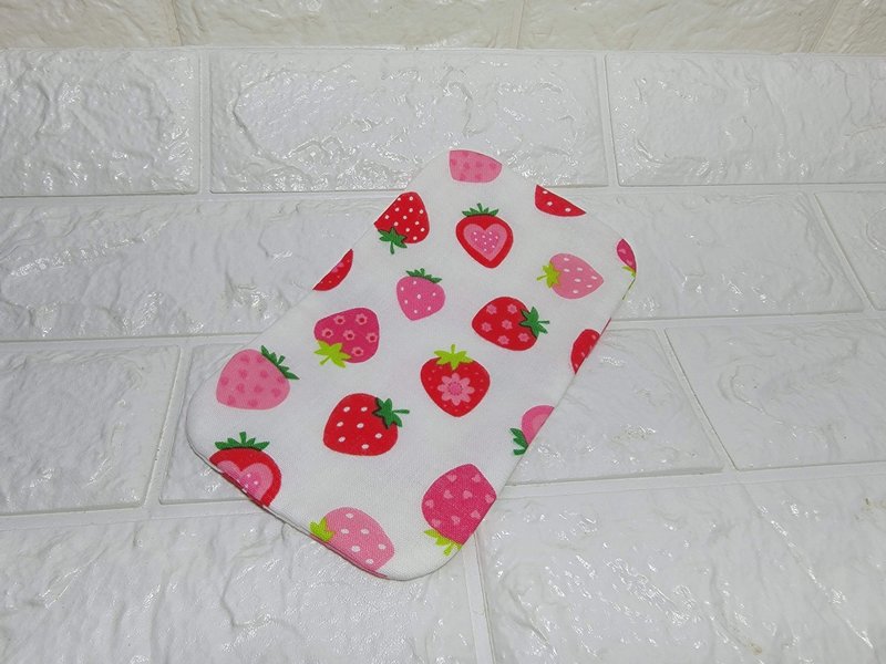 Strawberry Duoduo double yarn three-layer saliva towel/handkerchief - ผ้ากันเปื้อน - ผ้าฝ้าย/ผ้าลินิน 