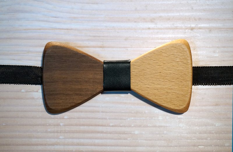 Natural Log Bow Tie-Beech + Walnut + Black Leather (Gift/Wedding/New Couple/Valentine's Day) - อื่นๆ - ไม้ สีส้ม