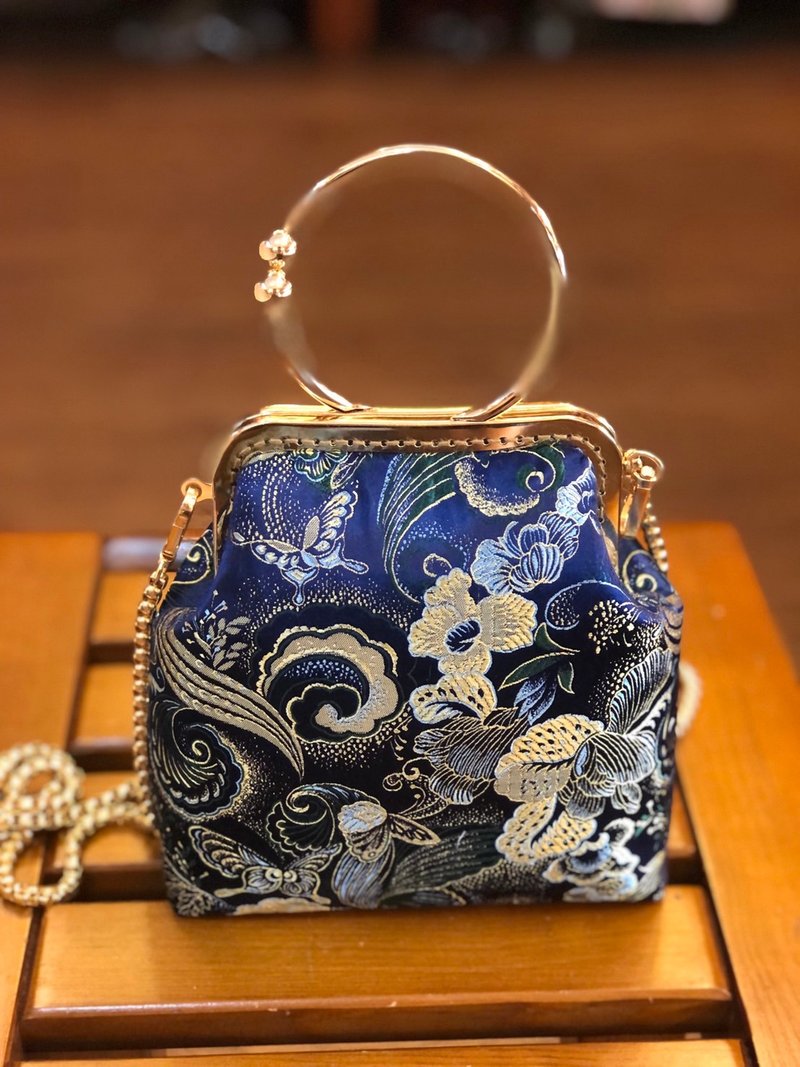 春天的氣息之蝶戀花手環口金包 - 側背包/斜背包 - 絲．絹 