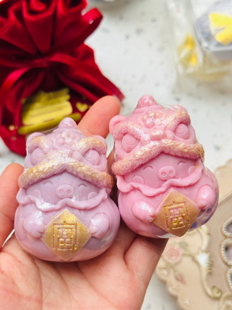 Rich Lion Handmade Soap | Pig Rich Blessing | Wedding Souvenirs | Corporate Gifts for Palaces, Temples, Attractions - สบู่ - วัสดุอื่นๆ สีแดง