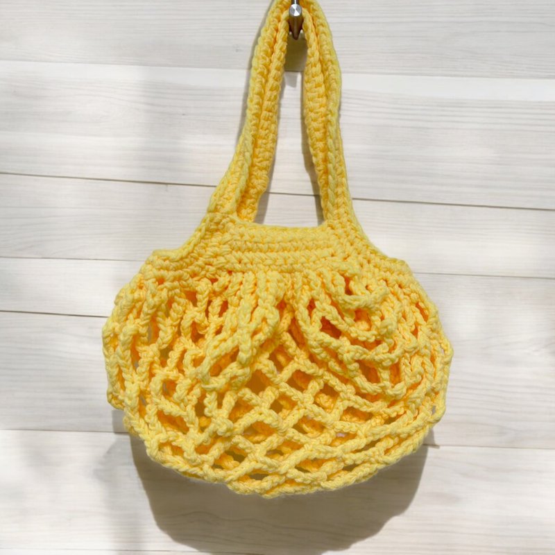 Handcrafted Yellow Crocheted Handbag - กระเป๋าถือ - ผ้าฝ้าย/ผ้าลินิน สีเหลือง