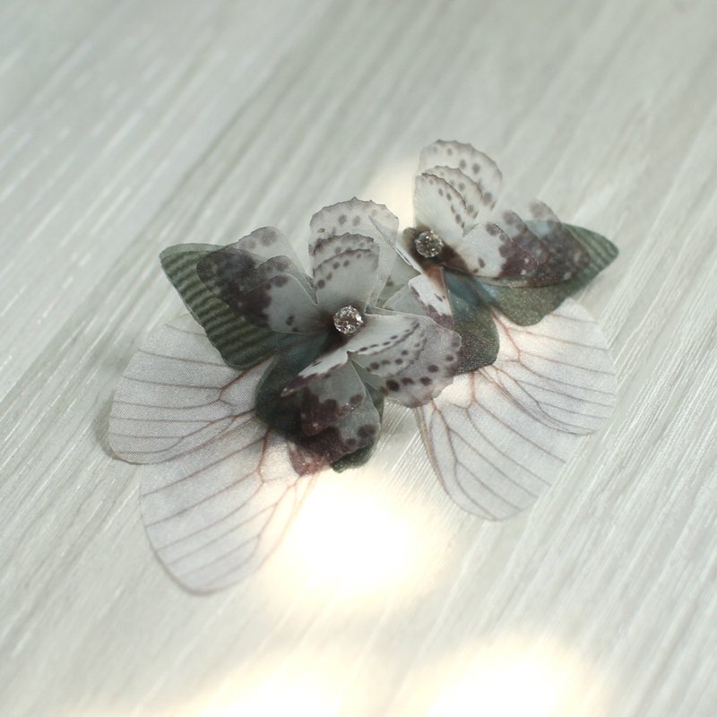 A pair of butterfly tulle earrings & rhinestone 925 silver ear pin pierced or clip-on earring - ต่างหู - ผ้าไหม สีกากี