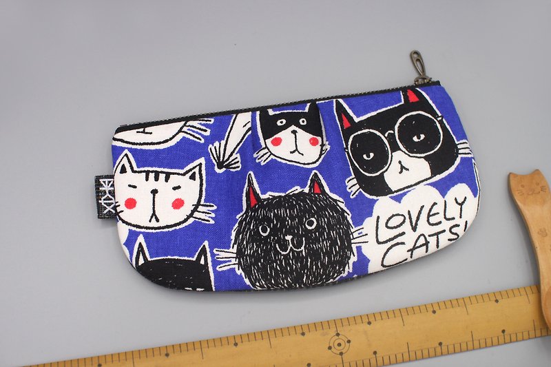 Safe universal bag - playful cat - pencil case, cosmetic bag, glasses bag, storage bag - กระเป๋าเครื่องสำอาง - ผ้าฝ้าย/ผ้าลินิน 