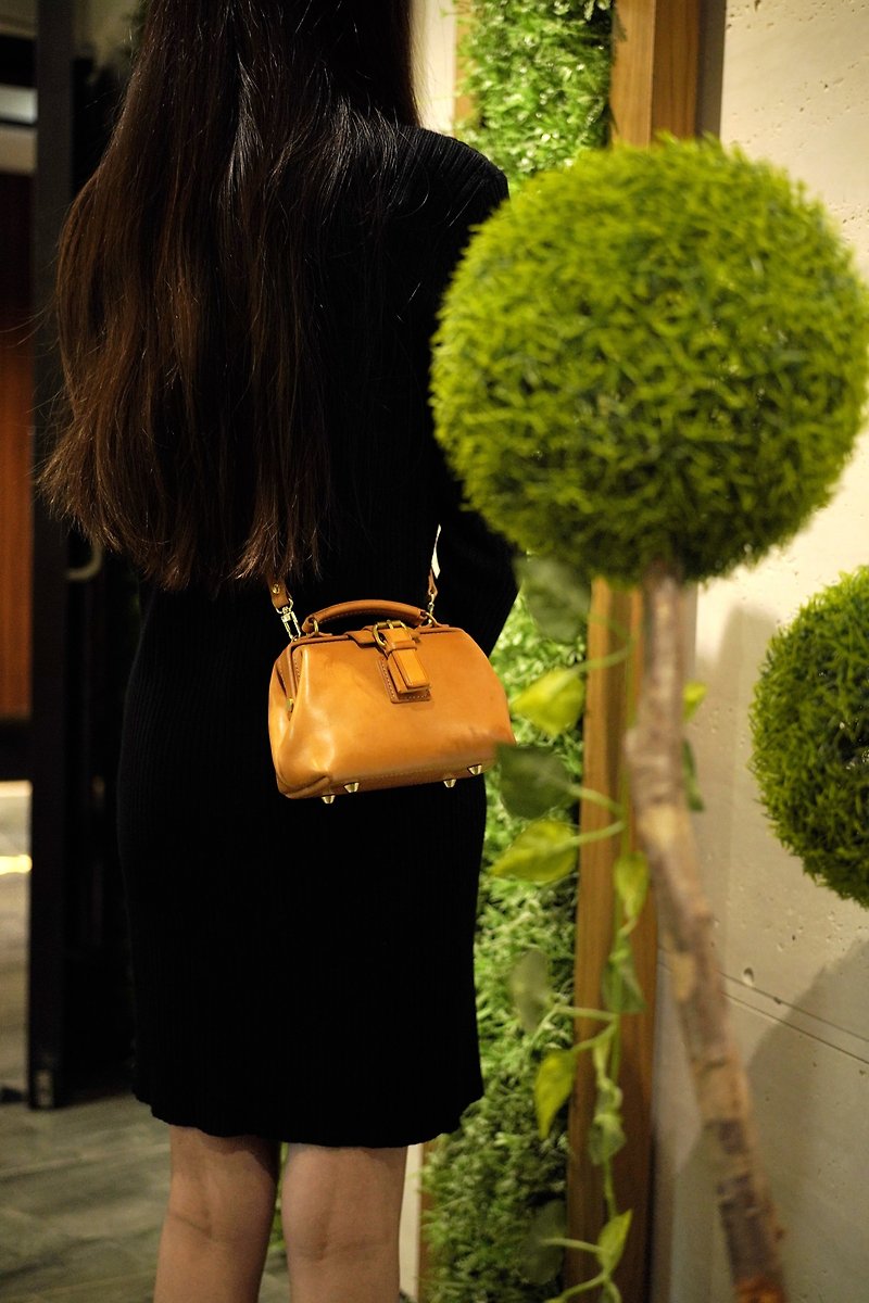MOOS One Shoulder MINI Doctor Bag 4:3fat size 16 X 11 X 9 cm - Handbags & Totes - Genuine Leather Orange