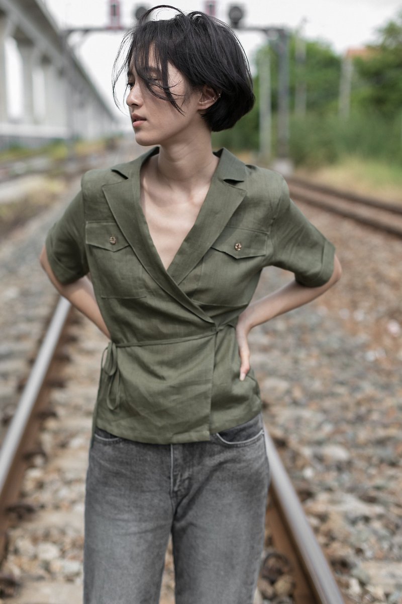 Linen pocket wrap short sleeve shirt in Olive Green - เสื้อผู้หญิง - ลินิน สีเขียว