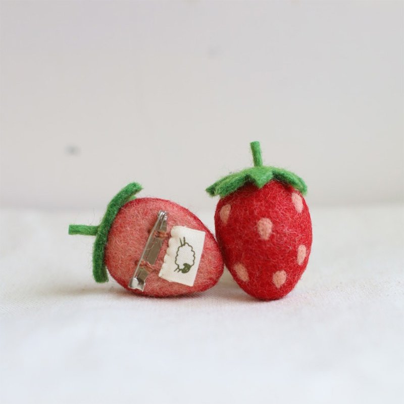 WoolfeltingWoolfelting Strawberry Pin - เข็มกลัด/พิน - ขนแกะ สีแดง