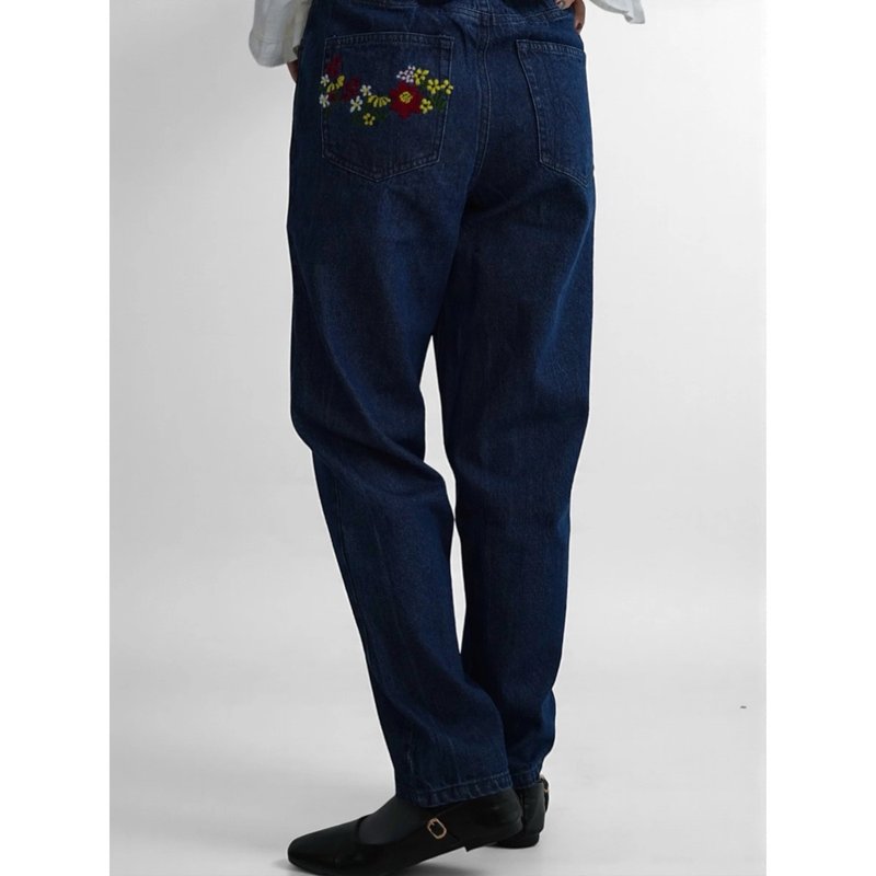 ポケットのフラワー刺繍が特徴、デニムテーパードパンツ - 女長褲 - 棉．麻 