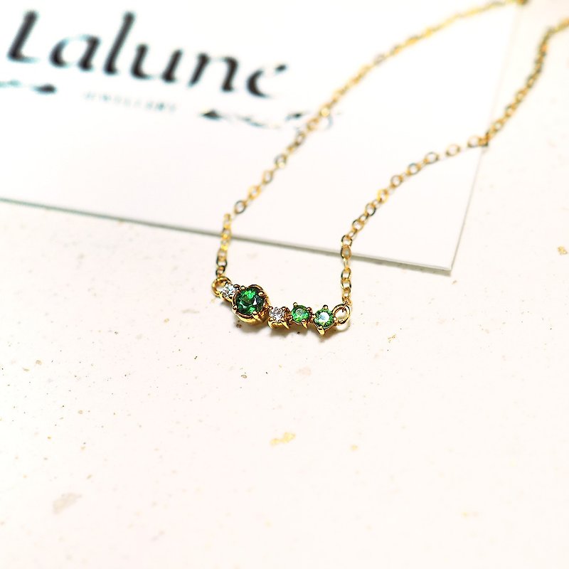 18K Little Lady Series||Footprints|| Stone small white diamond gold very fine clavicle necklace - Collar Necklaces - Precious Metals Green