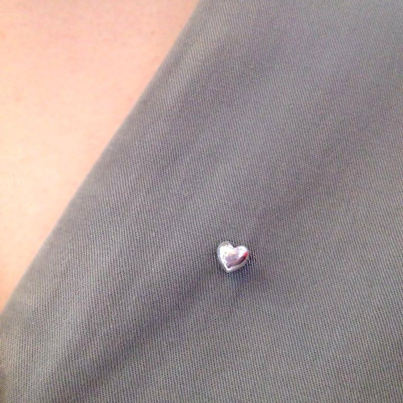 Heart Pin, Heart Brooch, Sterling Silver Heart Pin, Love Pin, Love Brooch - เข็มกลัด - โลหะ สีเงิน