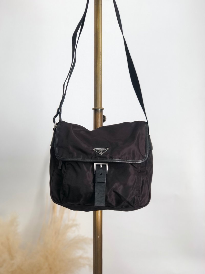 【 日本直送　名牌中古包 】PRADA プラダ ショルダーバッグ ダークブラウン トライアングルロゴ フロントバックル ナイロン vintage xjrzzy - 側背包/斜背包 - 尼龍 咖啡色