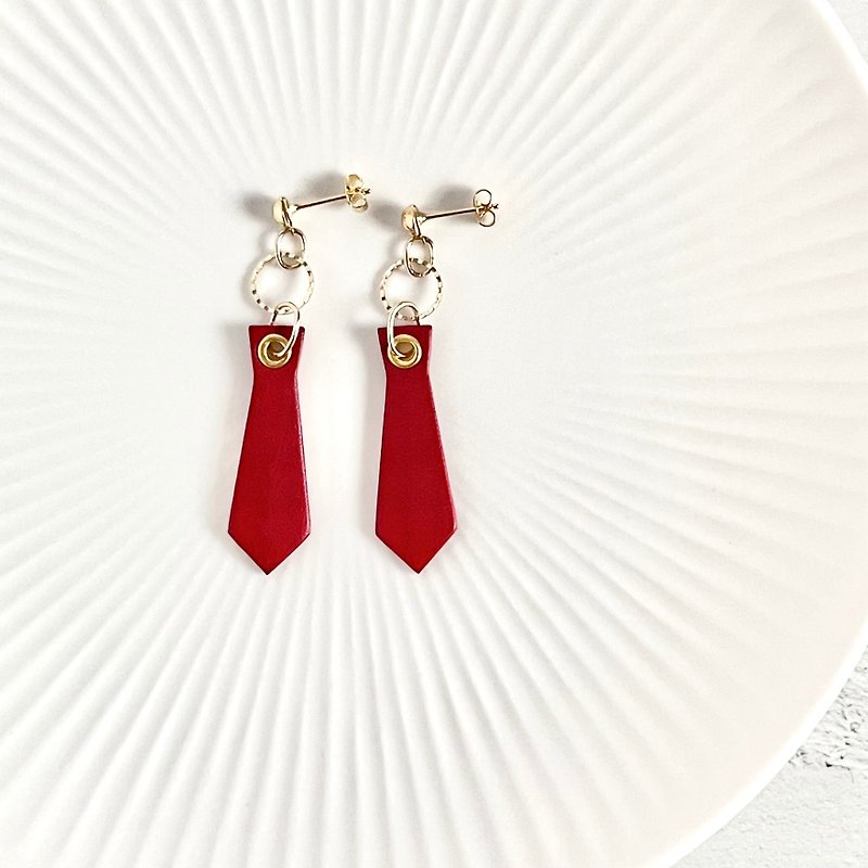 Tie Earrings/ Clip-On Red Sparkle /// Genuine Leather Metal Allergy Friendly - ต่างหู - หนังแท้ สีแดง