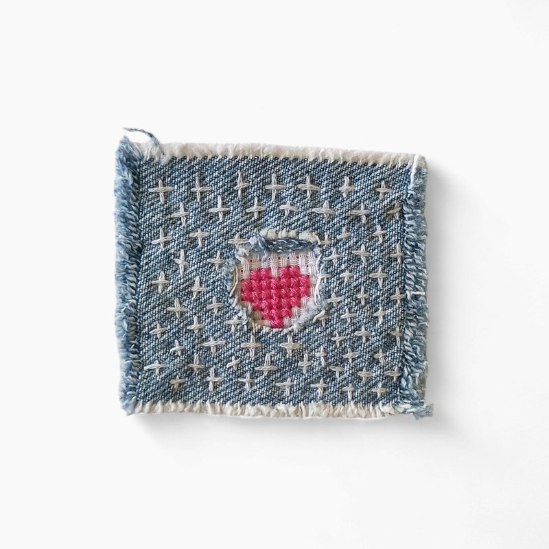 Upcycled denim boro patch – visible mending with sashiko. - เย็บปัก/ถักทอ/ใยขนแกะ - ผ้าฝ้าย/ผ้าลินิน 