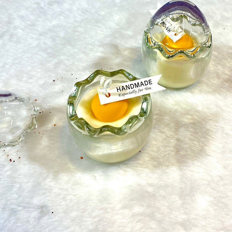 Happy eggshell candle - เทียน/เชิงเทียน - ขี้ผึ้ง สีส้ม