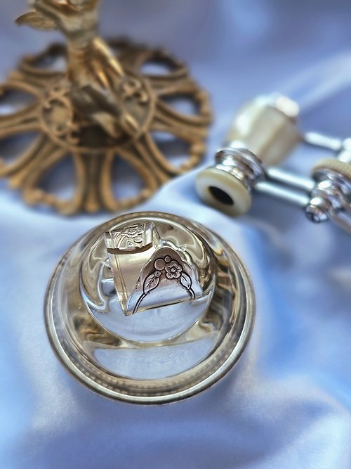 Hale黑爾典藏西洋古董 花卉觀葉壓紋邊框鍍銀勺環復古戒指/早期首飾美國西洋古董飾品