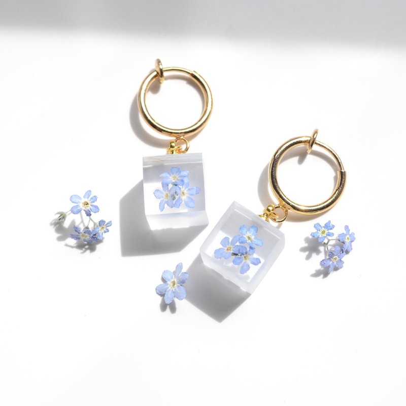 勿忘草のイヤリング ステンレス  わすれな草/レジン/ドライフラワー - 耳環/耳夾/耳骨夾 - 植物．花 藍色