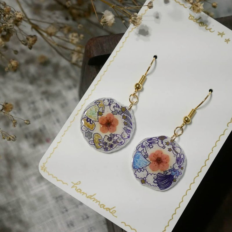 Cat and Rabbit Romance I. Pure hand-painted illustration crystal resin dry flower earrings - Earrings & Clip-ons - Resin 