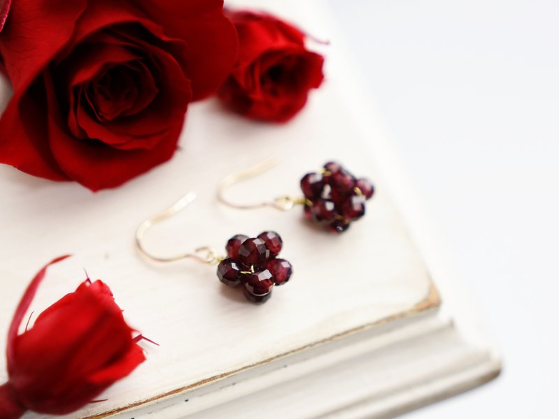 【ピアス・イヤリング】ガーネットの実 深い赤 金平糖 1月誕生石 - 耳環/耳夾/耳骨夾 - 半寶石 紅色