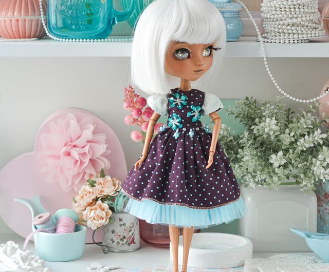 A dress for a Pullip doll and a Blythe doll outfit a set of