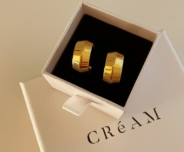 CReAM】シェリル チタン スチール メッキ 18K ゴールド サークル 斜めカット レディース ピアス (直径約1.8cm) - ショップ  CRéAM ピアス・イヤリング - Pinkoi