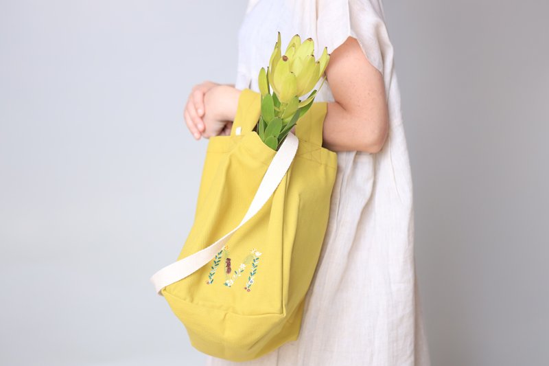 山林系列刺繡小環保兩用背袋 芥黃色 - 手提包/手提袋 - 棉．麻 黃色