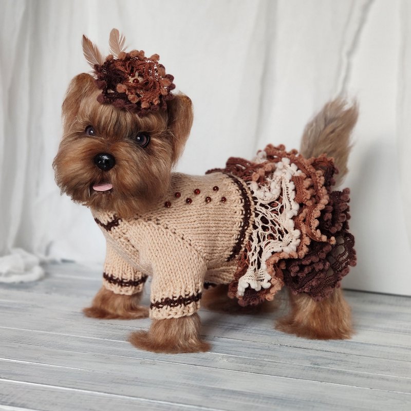 Brown birthday dog dress for small dog Handmade cat sweater - ชุดสัตว์เลี้ยง - ขนแกะ สีนำ้ตาล