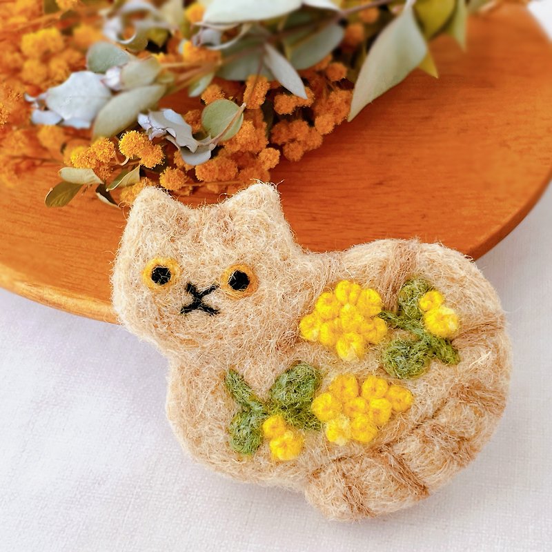 Cat brooch wearing mimosa - Knitting, Embroidery, Felted Wool & Sewing - Wool Khaki