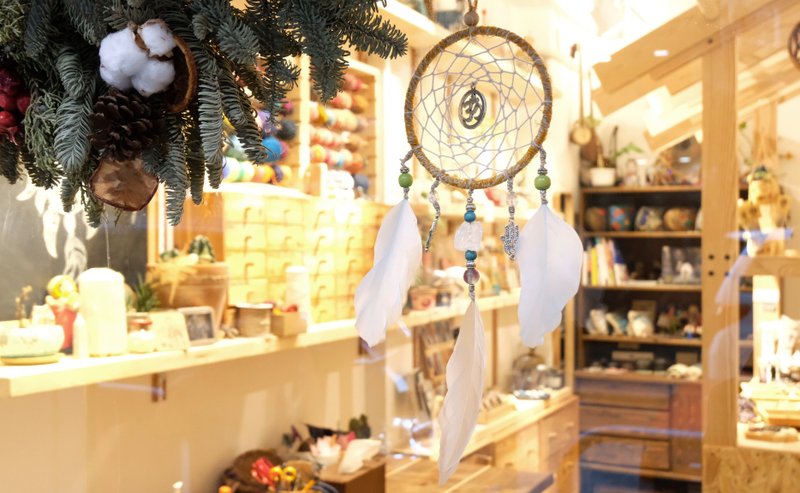 手作捕夢網掛飾 - OM / 白晶 / 螢石吊飾 - 擺飾/家飾品 - 棉．麻 黃色