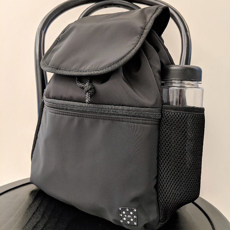 TiDi 時尚素黑風衣布輕量背包(L款)【畢業禮物】 - 後背包/書包 - 防水材質 黑色
