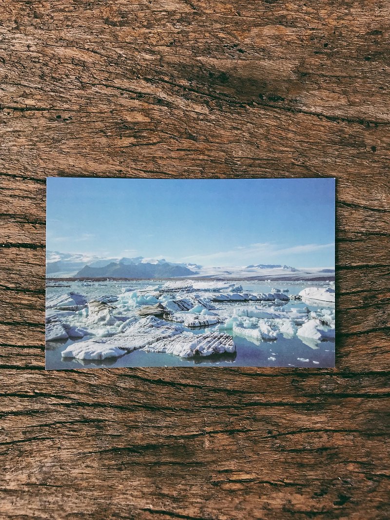 Scenery of the world. Iceland's Sapphire Glacier Lagoon Photography Postcard Green Island - Cards & Postcards - Paper 