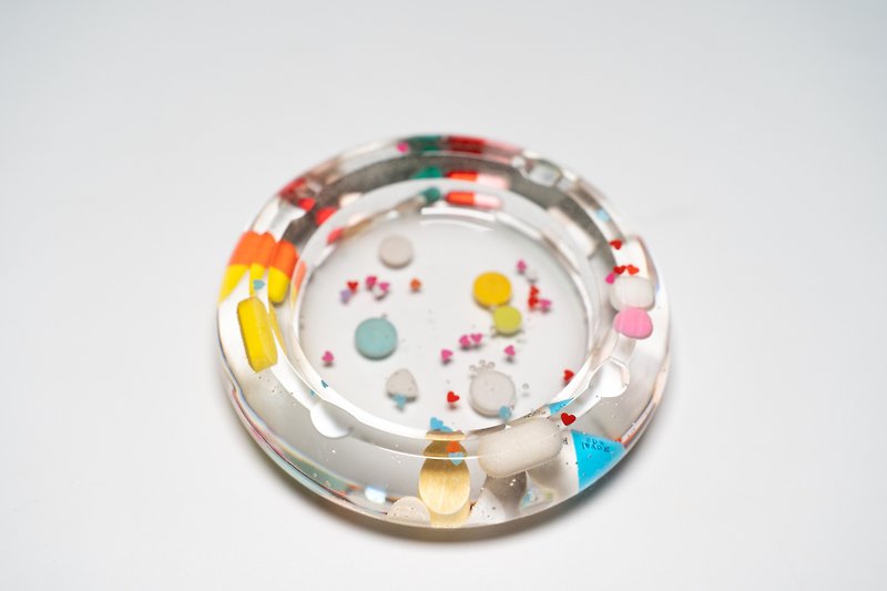Pills pressure ashtray candle holder - ของวางตกแต่ง - เรซิน หลากหลายสี