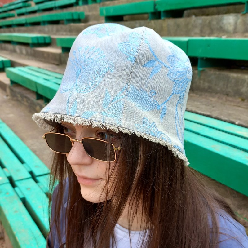 Flowered linen bell hat. Summer linen bucket hat. Beige blue panama hat tulip. - หมวก - ลินิน หลากหลายสี