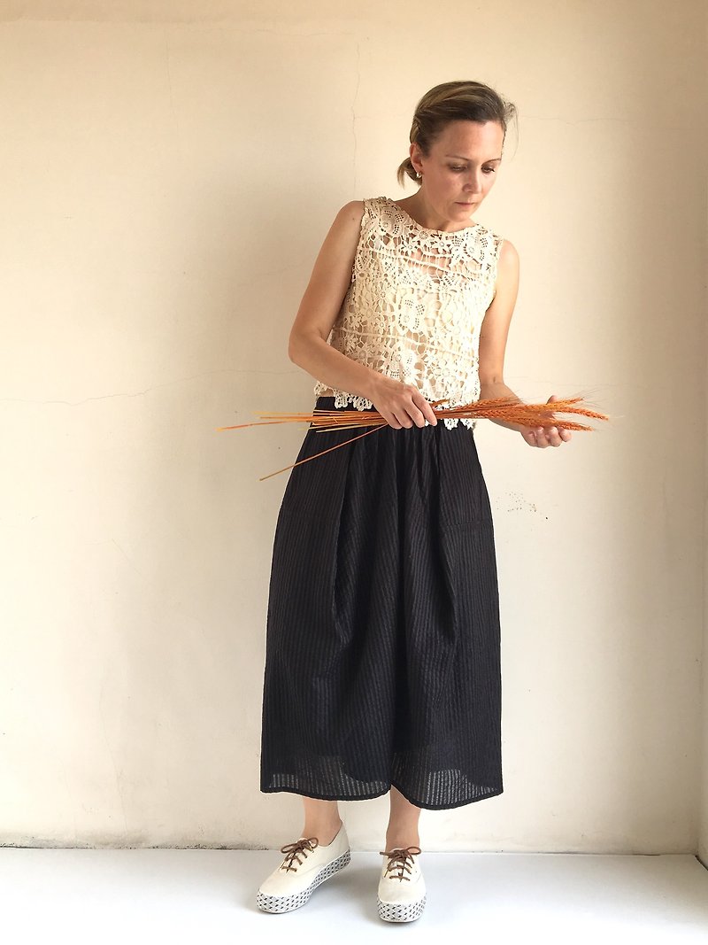 Black bubble cotton skirt - กางเกงขายาว - กระดาษ 