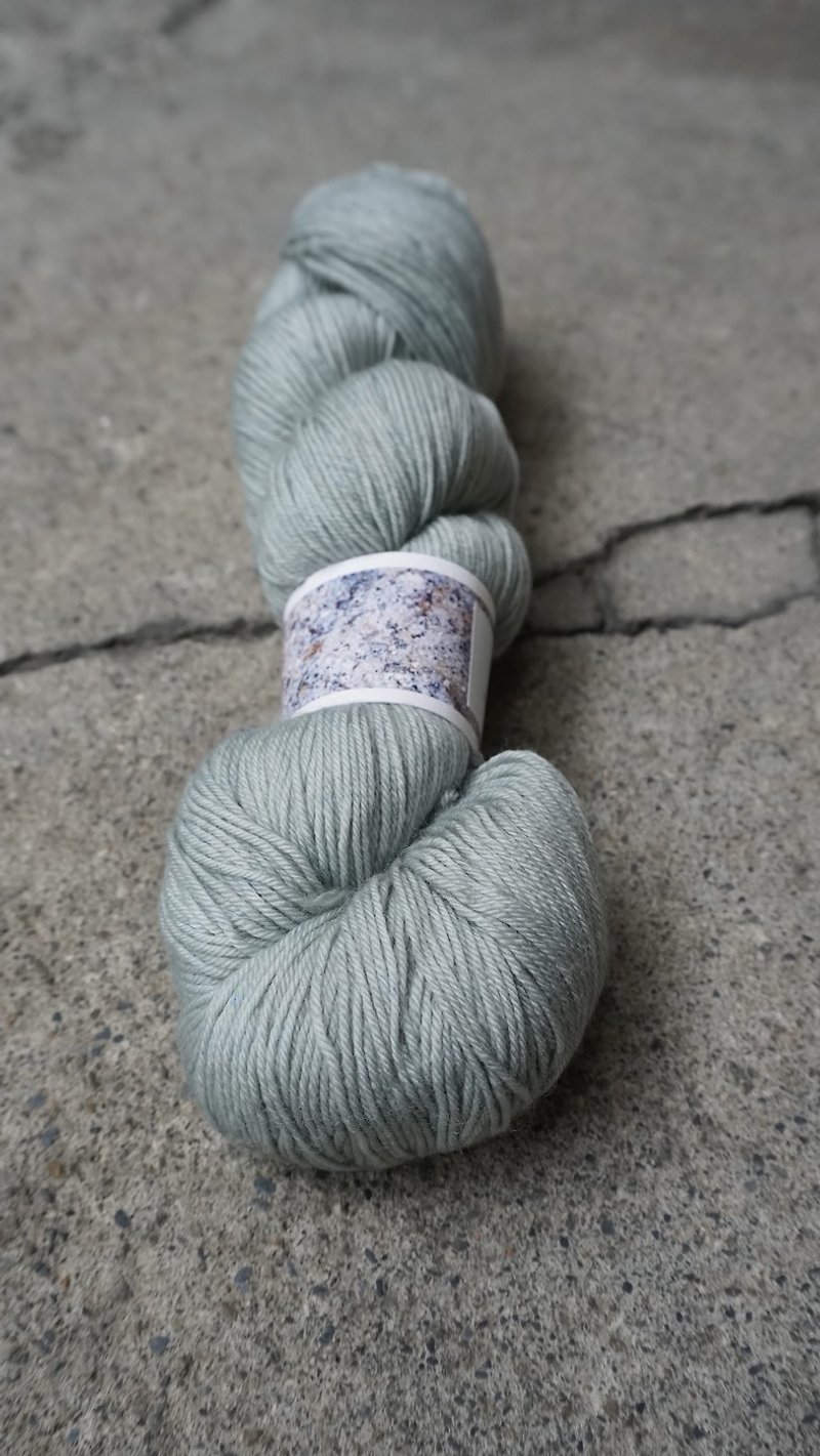手染線。灰綠-(Sock yarn/ 襪線) - 編織/羊毛氈/布藝 - 羊毛 綠色