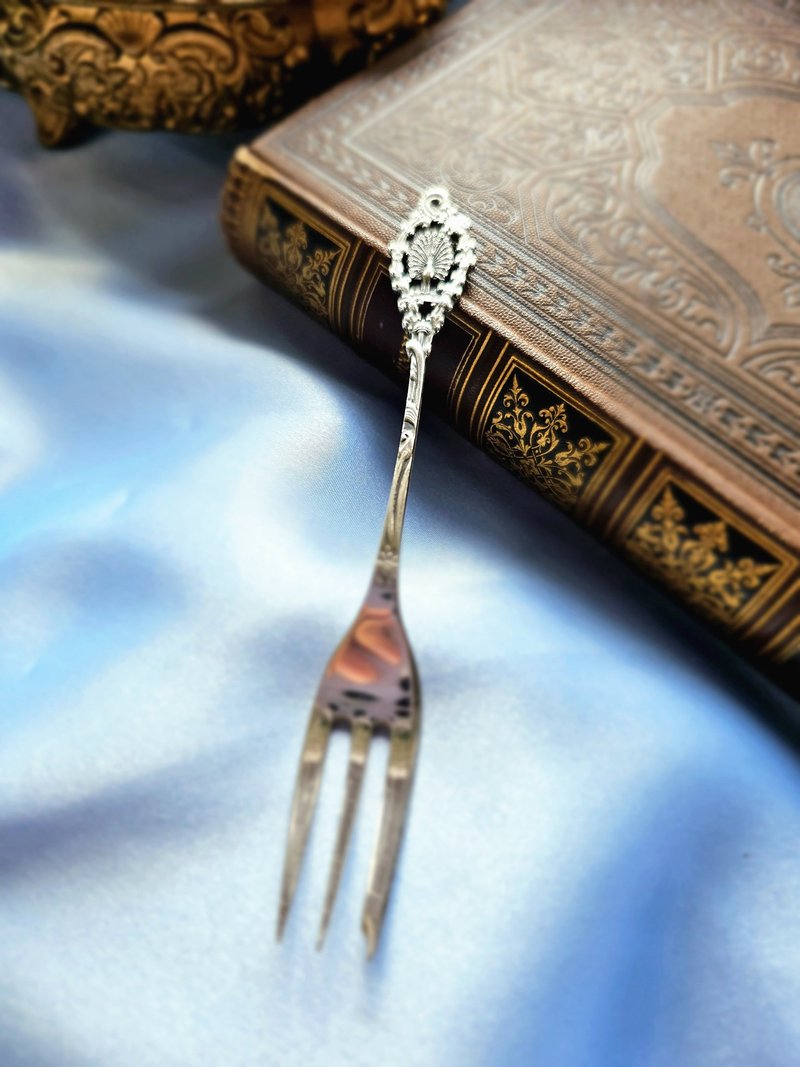 Dutch sterling silver old peacock vine totem fruit fork/dessert fork/vintage American Western antique - ช้อนส้อม - เงินแท้ 