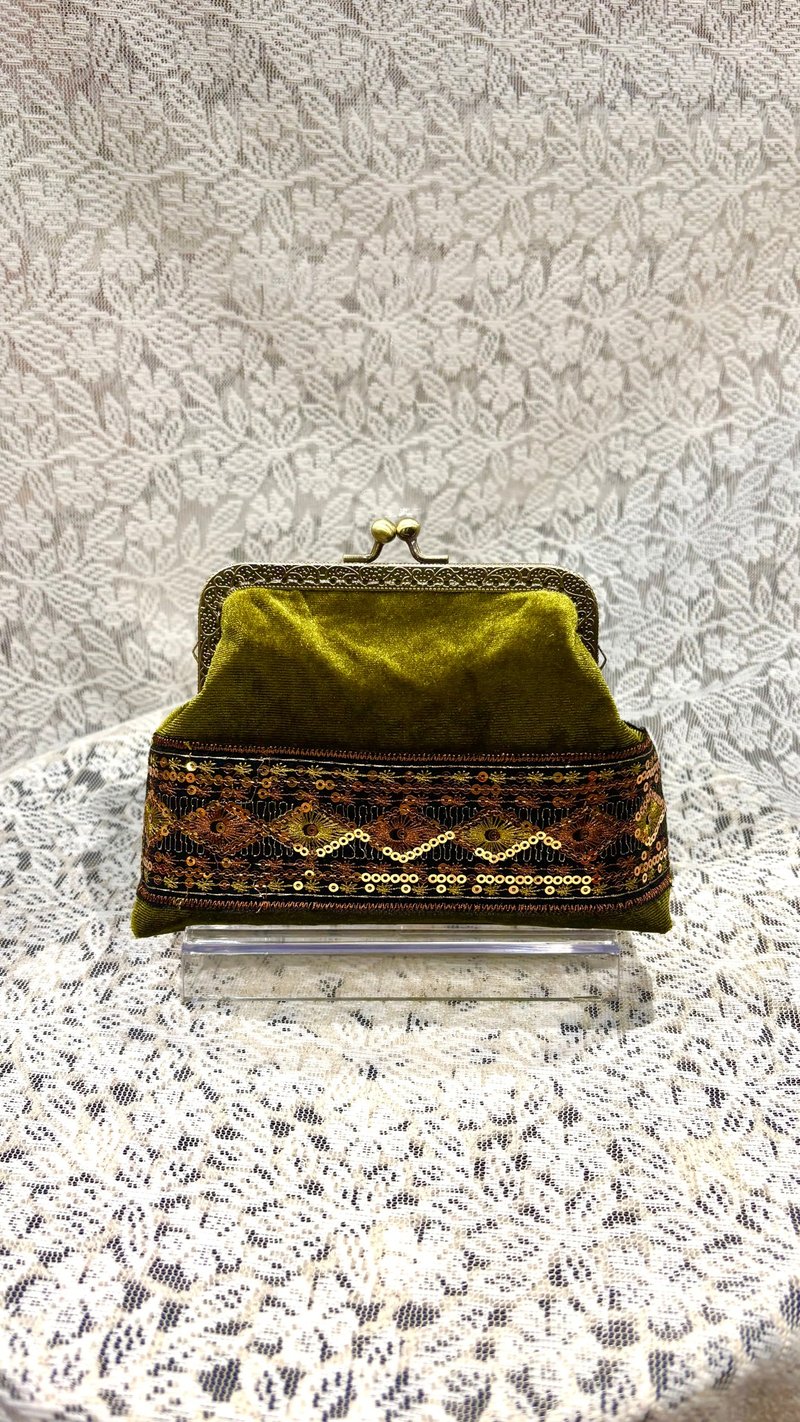 MBC 人手製 12cm方形口金 絲絨刺繡帶 聖誕綠黑色刺繡帶 - 側背包/斜背包 - 棉．麻 綠色