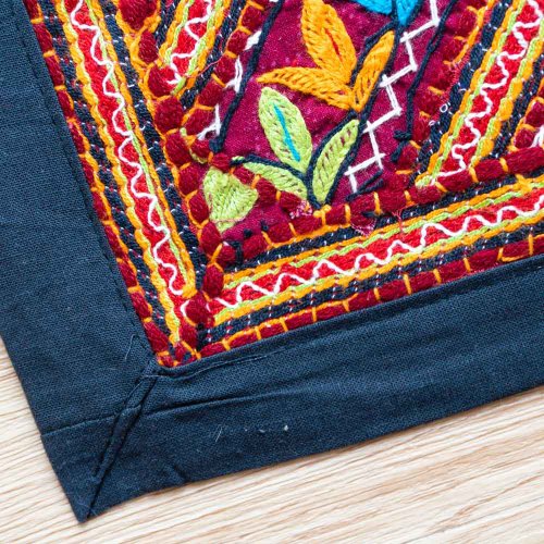 花柄刺繍ラグ インド 手縫 新品 インド 手縫 花柄刺繍ラグ 新品
