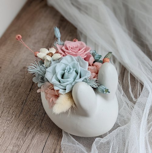 Bunnystail 兔尾草花藝 【客製】粉藍色小兔兔 永生玫瑰/兔子花器