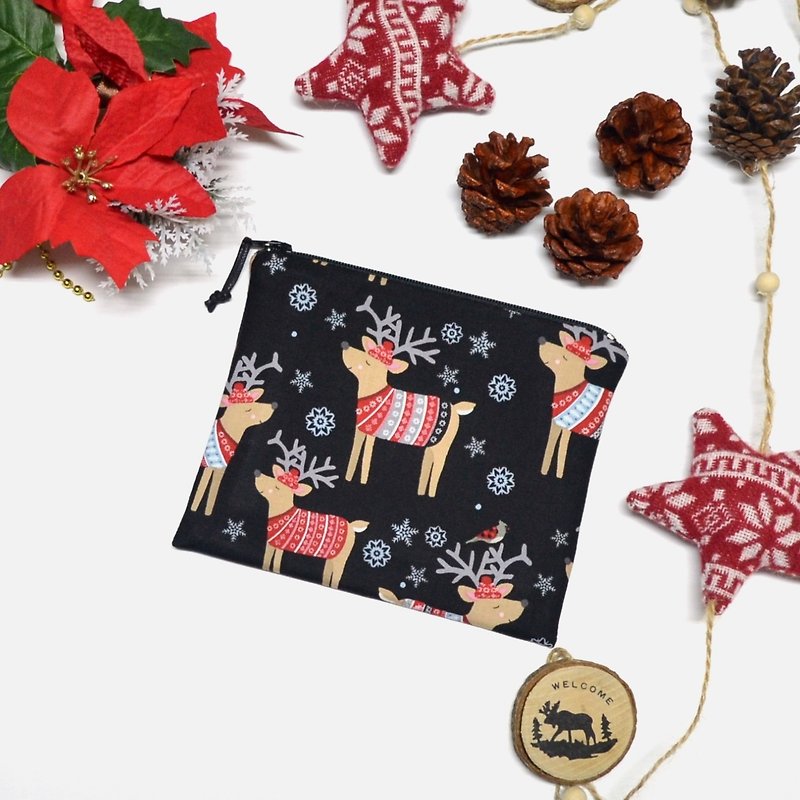 Delightful reindeer sweaters Small Zippered Bag / Catch All Bag stores charger cords/ cosmetic bag / Zippered Pouch / Small Pouch / coin purse / storage pouch / earphone holder / bag tidy - กระเป๋าเครื่องสำอาง - ผ้าฝ้าย/ผ้าลินิน สีดำ
