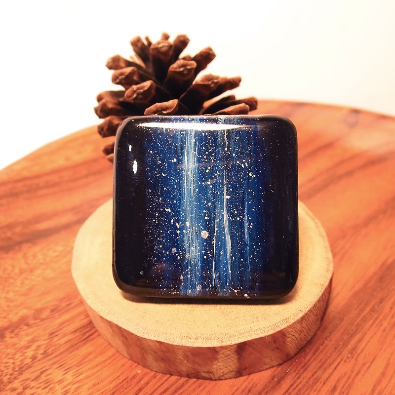 宇宙畫畫飾品 / 客製木頭方底 - 項鍊 - 防水材質 藍色